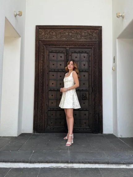 vestido coctel - flores blancas