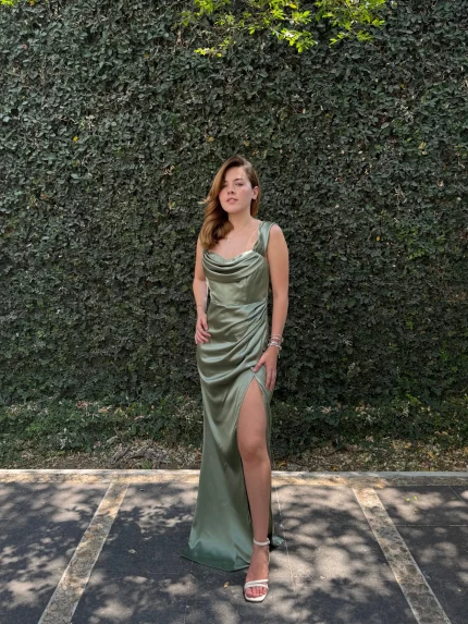 vestido maxi - hombros con caida, abierta en pierna