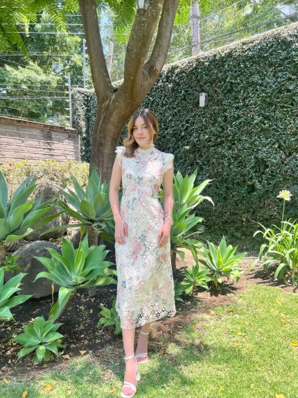 Vestido Midi - Vestido Tira Bordada flores pastel