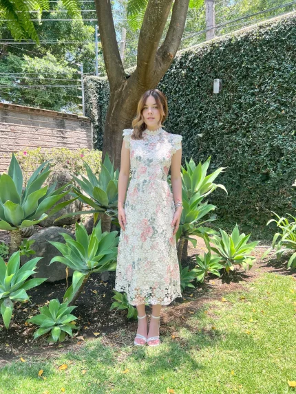Vestido Midi - Vestido Tira Bordada flores pastel