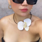 COLLAR ORQUÍDEA BLANCO